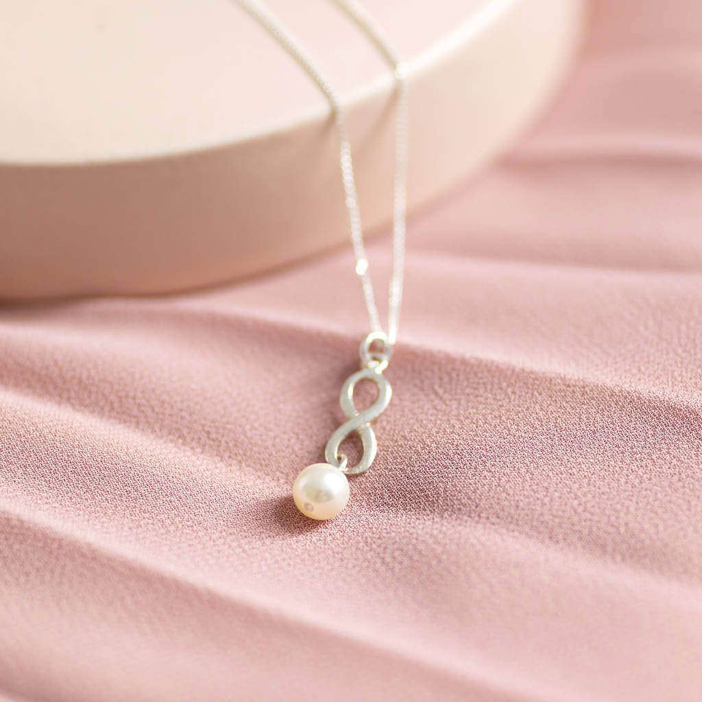 Infinity store pearl necklace