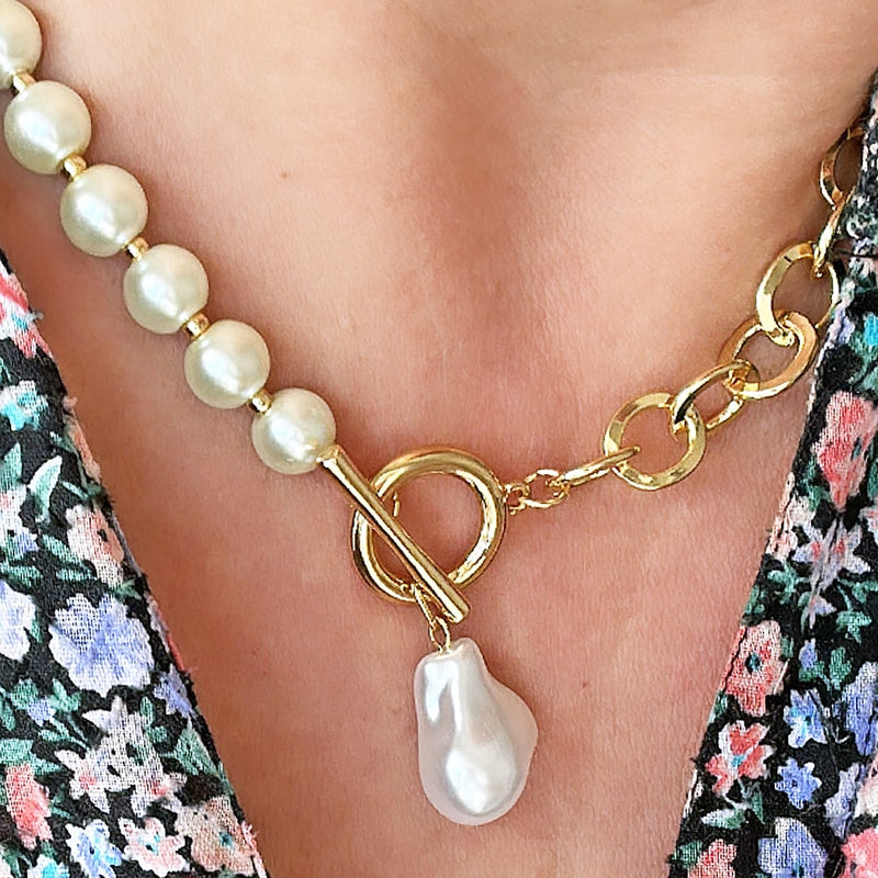 Chunky Pearl Chain Toggle Necklace
