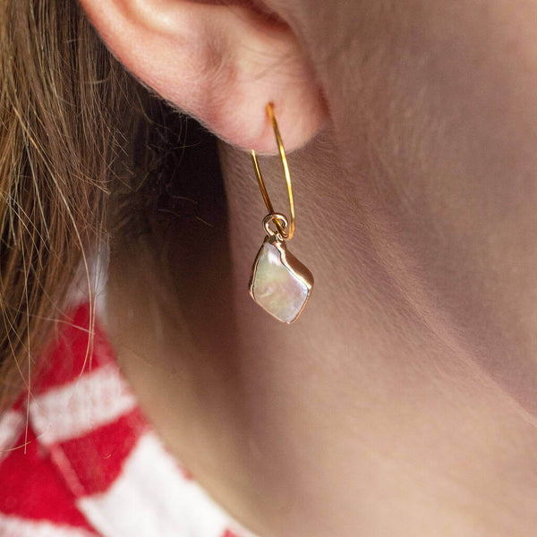 Models wears Gold plated rhombus pearl hoop earring