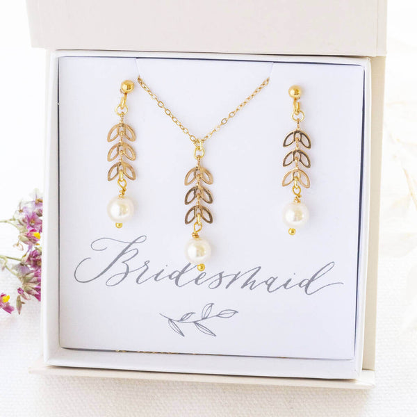 Pearl leaf chain bridesmaid jewellery gift set in gift box presented bridesmaid sentiment card