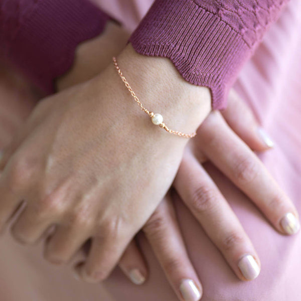 Image shows model wearing single Swarovski pearl beaded bracelet 