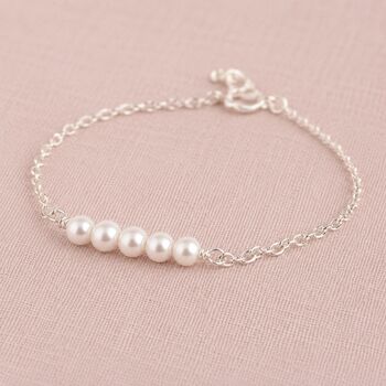 Sterling silver bracelet with four Swarovski pearls, refined minimalist jewellery with a classic finish.